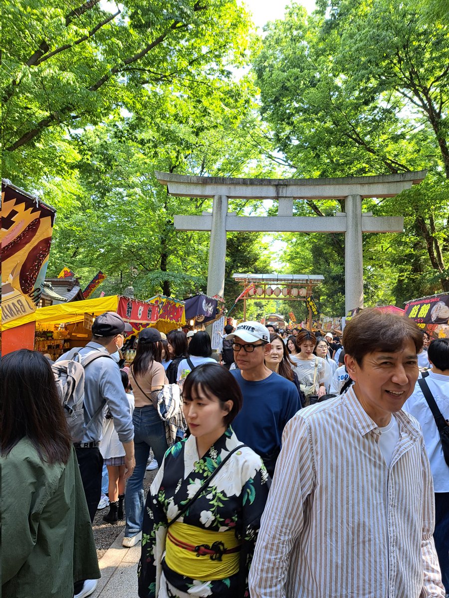isacop0101's tweet image. くらやみ祭りは千年以上の歴史があるそうな🙄
かつて新撰組の面々も遊び回ったとかなんとか
かの有名な土方歳三もこの祭りの最中に意中の女を闇夜に引き込み物陰で男女の行為にふけったとかなんとか
そんな由緒正しきお祭り