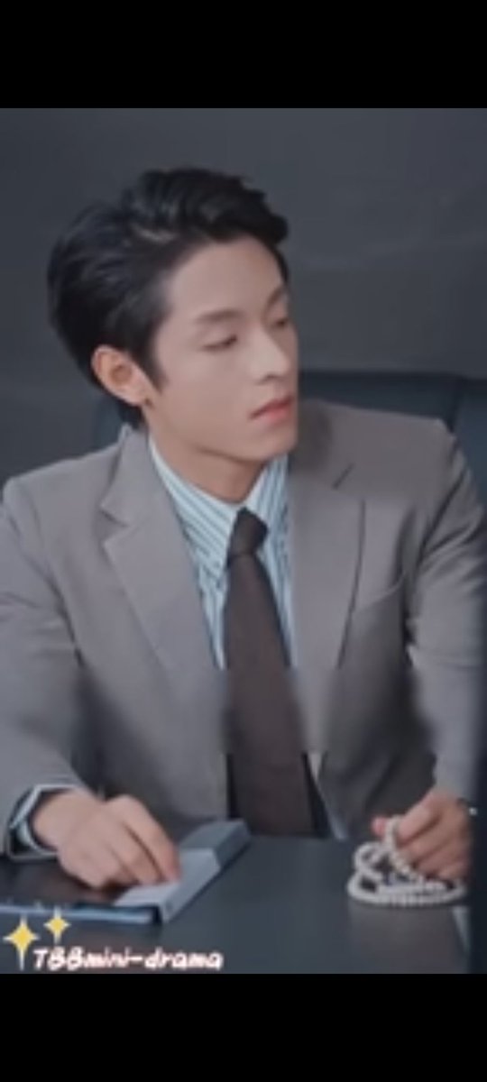 Susah fokus nonton nih drama china, gegara ni laki kenapa keinget Taehyung mulu.