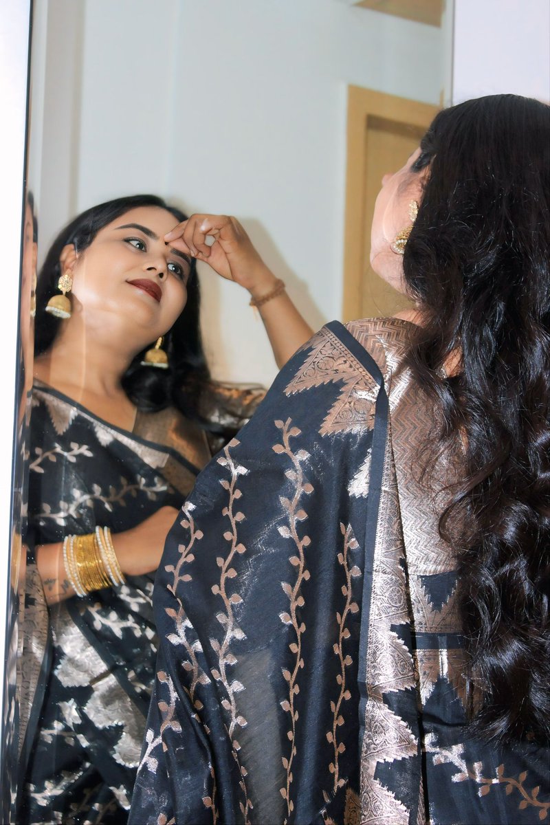 As I get ready, there’s a quite joy in knowing that every little moment brings me closer to myself!!!
#tradition #MirrorMoments #GraceInReflection #SareeLove #GettingReady #IndianBeauty #TraditionAndGrace #ElegancePersonified #DesiVibes