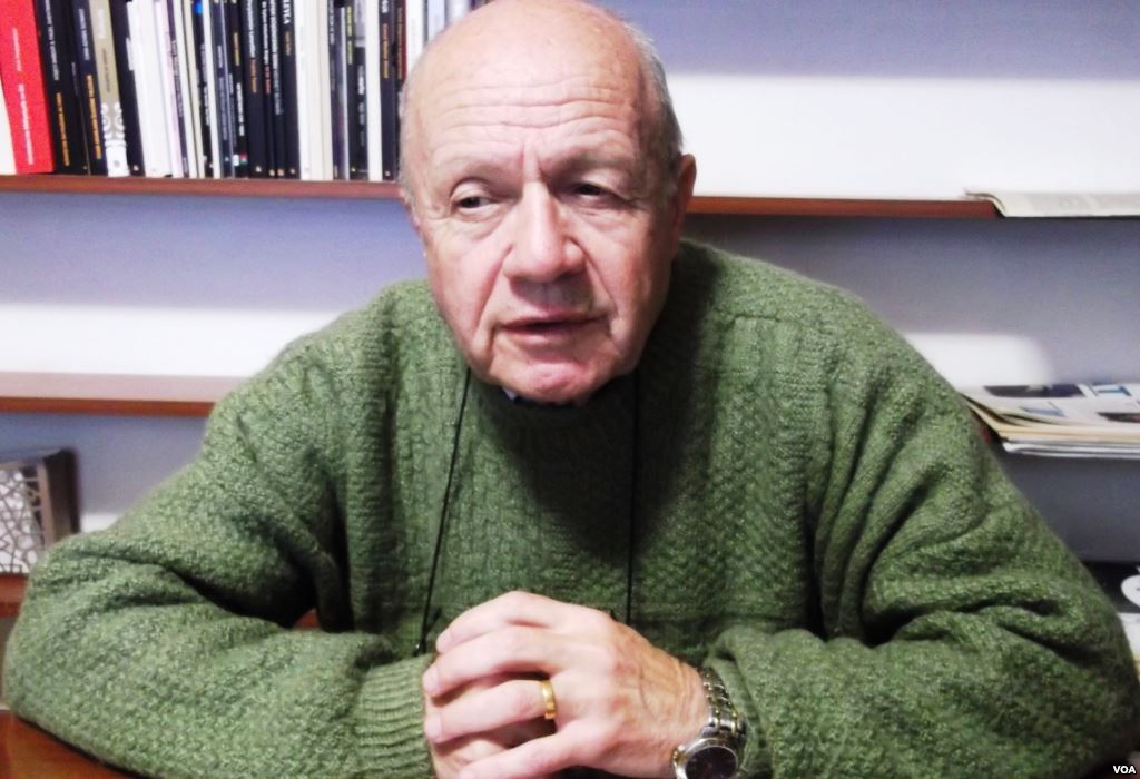 اگر معادلِهای فارسِ «سِری ثریا اوندر» و «اسماعیل بیشیکچی» وجود میداشتند شانس و امید به #همزیستی_دموکراتیک و برابر ملل در #ایران بسی بیشتر میشد. 

سِری ثریا اوندر، که دیروز فوت نمود، یک تّرکمنِ سوسیالیست بود که بخش مهمی از زندگی سیاسی و هنریش را صرف احقاق حقوق کُردها در #ترکیه