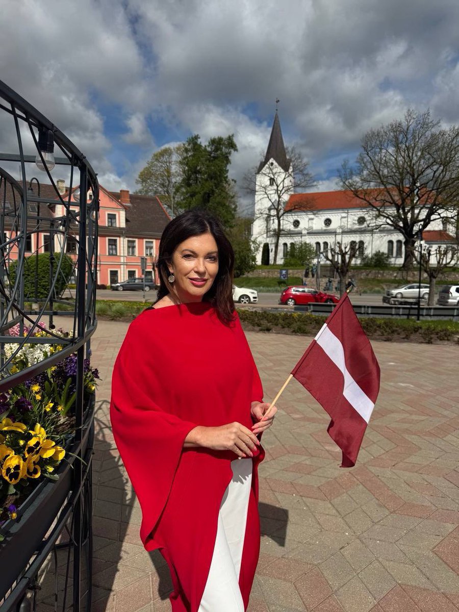 RamonaPETR's tweet image. Šodien, 4. maijā, mēs svinam vienu no svarīgākajiem brīžiem mūsu valsts vēsturē — Latvijas neatkarības atjaunošanas dienu. Šī diena nav tikai datums kalendārā. Tā ir apliecinājums mūsu tautas spēkam, drosmei un neatlaidībai. Tā ir diena, kad atgādinām sev un pasaulei: mēs esam…