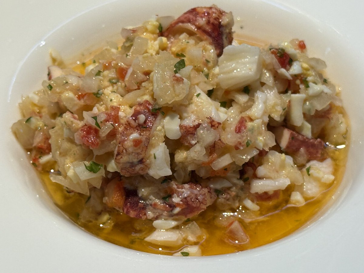 alonsenna's tweet image. Taberna Viavélez, Madrid. Salpicón de bogavante, bocartes, patatas a la importancia con almejas y cachopo de solomillo. En barra, medias raciones de casi todo. Flexibilidad total. Qué meritazo tiene este equipo manteniendo el fantástico nivel tras la retirada de Paco Ron.