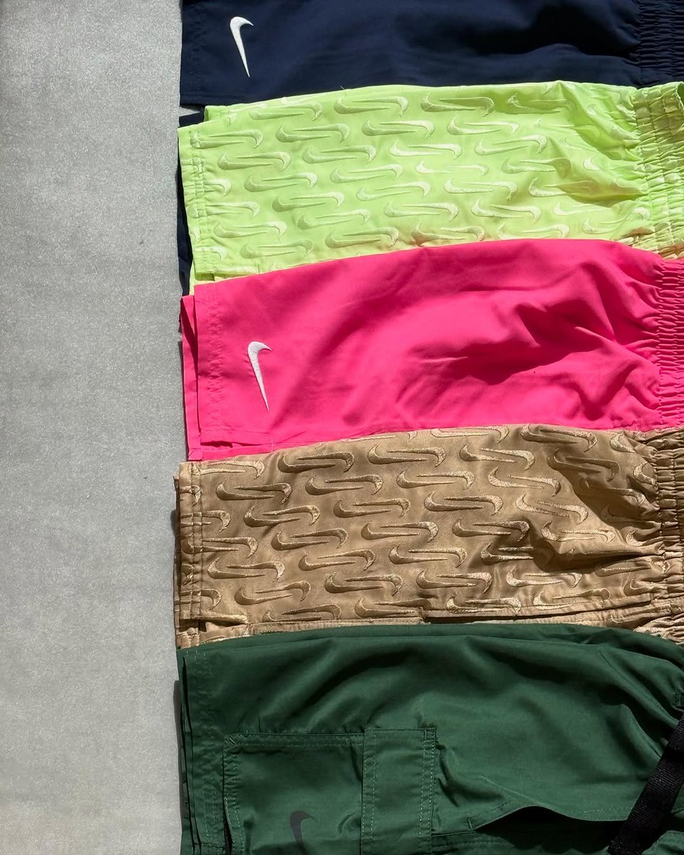 CaminoTV's tweet photo. Le classique Nike de chaque année (la version multi swoosh est fraîche) 

Classique 30€
- Rose https://t.co/iq57BOTHVY
- Bleu https://t.co/AJc1HQwTnj

Multi Swoosh 60€
- Beige https://t.co/YoKxPN6J1D
- Vert https://t.co/ews70mbaYI

Cargo 55€ 
Vert https://t.co/9ULAm85SnL https://t.co/iNLyiHDJ2b