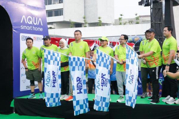 Lepas Women`s Day Run 10K, Gus <a href="/cakimiNOW/">A Muhaimin Iskandar</a>: Ayo Budayakan Olahraga

“Ayo kita budayakan olahraga. Dengan olahraga kita sehat, dengan sehat kita kuat, dengan kuat insyaallah kita bisa bahu membahu wujudkan Indonesia yang lebih maju,”

m.radarbangsa.com/news/52878/lep…
