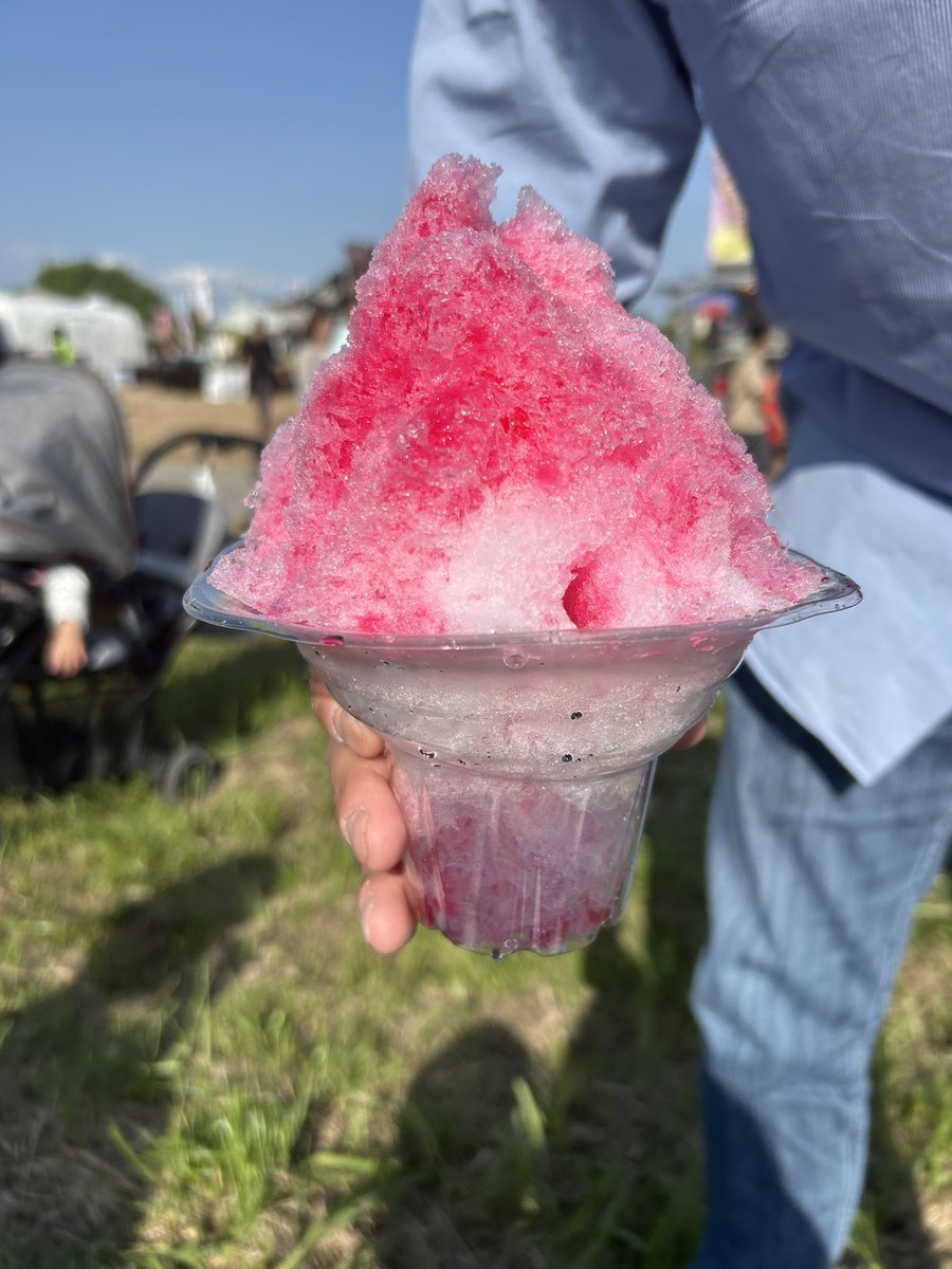 昨日は大凧祭り行きました🪁
天気良くてよかった〜❤️‍🔥
風は少し強くてリベンジするってなってたけど夕方にかけて風が強くなりすぎてやっぱりリベンジはしない！ってなってた笑笑
なんだかんだ17時近くまでのんびり過ごしました🌿仕事が始まって家事育児もでバタバタの毎日だからGW平和すぎ🕊️笑