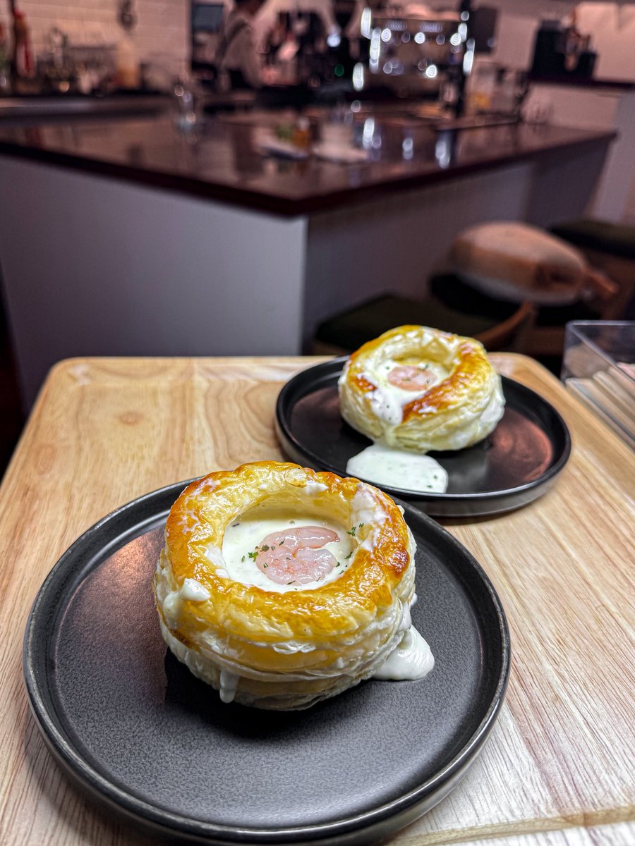 papunjaeat's tweet photo. He came back again for the 15th time and this time, he left us a review ✨
Thank you, Mr. Shrimp Cocktail Pie you’re the real MVP 👑
#versatiletoday https://t.co/yAAH9gPEAk