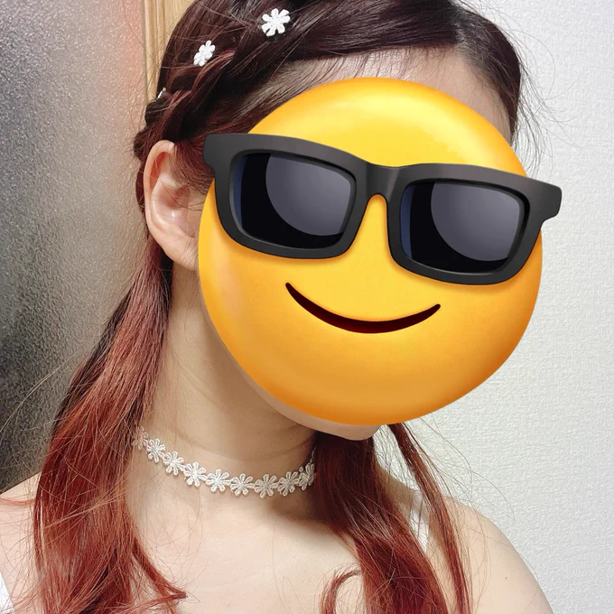 今回ご機嫌に散らした花と揃いでチョーカーもつけたりしていた なかなか可愛かったのではないか あと調子に乗って縫いすぎて整体師さんに怒られた刺繍も供養