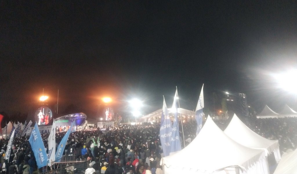 PKU (@smartdesigns96) on Twitter photo NDINI MUKUDZEYI ALBUM LAUNCH, thread๐
1) The numbers wre way more than expected.
2) E entrance system failed, pple had to wait 3hrs to get in, bt didn't go home ๐
3) The stage, lighting n catering was just on point.
4)JP's performance was GREAT๐
4) <a href="/hatiperi_wacho/">MR MATAYI ๐</a>
Is loved. NDINI MUKUDZEYI ALBUM LAUNCH, thread๐
1) The numbers wre way more than expected.
2) E entrance system failed, pple had to wait 3hrs to get in, bt didn't go home ๐
3) The stage, lighting n catering was just on point.
4)JP's performance was GREAT๐
4) <a href="/hatiperi_wacho/">MR MATAYI ๐</a>
Is loved.