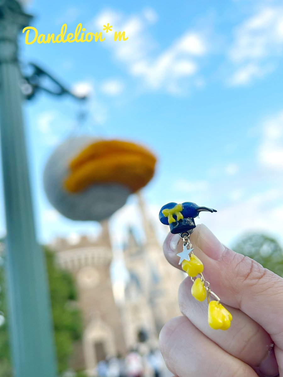tanpopomami's tweet photo. 久しぶりにディズニーランドに来ました✨
ドナルドのパルパルーザ、見ました😊
リクエストオーダー頂い��アクセサリーも
一緒に❤️
お天気も良くて(ちょと暑かったけど…)
楽しいですー
#クワッキーダックシテイ　#ドナルドダック #ディズニーアクセサリー #palpalooza https://t.co/JY92Odjruh