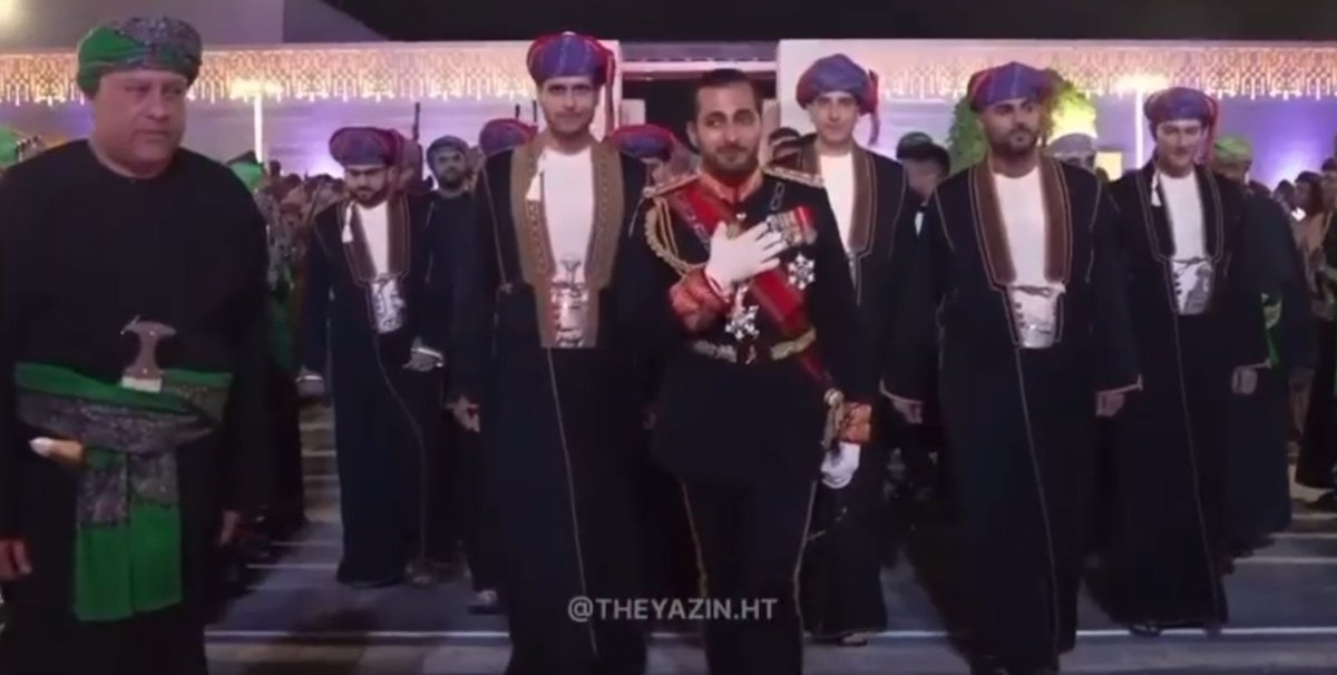 نبارك لصاحب السمو السيد / ذي يزن بن طارق بن تيمور آل سعيد زواجة الميمون ونسأل الله تعالى للزوجين السعة والدعة والألفة الجامعة والذرية الطيبة الصالحة