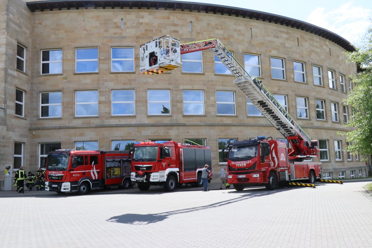 MI Sachsen-Anhalt (@misachsenanhalt) on Twitter photo Am Internationalen Tag der Feuerwehrleute sagen wir DANKE! 🍀 Ob bei einem Großbrand, Hochwasser oder der Katze auf dem Dach - auf <a href="/sachsenanhalt/">Sachsen-Anhalt</a>|s Kameradinnen und Kameraden der haupt- und ehrenamtlichen Feuerwehren ist immer Verlass. 👩🚒🚒👨🚒
Mehr: lsaurl.de/sFWsh2 Am Internationalen Tag der Feuerwehrleute sagen wir DANKE! 🍀 Ob bei einem Großbrand, Hochwasser oder der Katze auf dem Dach - auf <a href="/sachsenanhalt/">Sachsen-Anhalt</a>|s Kameradinnen und Kameraden der haupt- und ehrenamtlichen Feuerwehren ist immer Verlass. 👩🚒🚒👨🚒
Mehr: lsaurl.de/sFWsh2