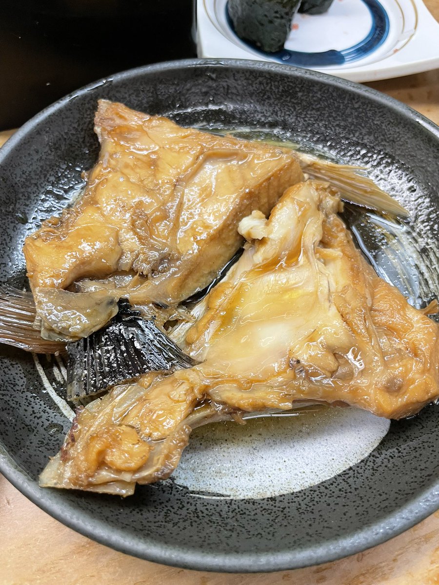 今日は隣県に遊びにきてます。
めっちゃ美味しかった🥰

最後のは裏メニュー　鯛と、サワラのカマの煮付け。