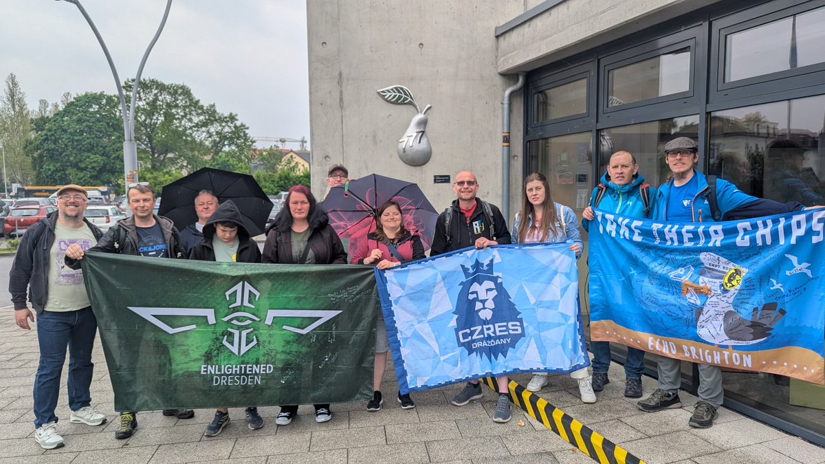 UmbraDresden's tweet photo. #IngressFS #FirstSaturday
Bei leichtem Regen haben sich Agenten in Pirna zum First Saturday am 03.05.2025 getroffen.

Agents
ENL: 7
RES: 8
Lifetime AP gain
ENL: 718910
RES: 659181
Distance Walked in km
ENL: 10
RES: 17
Hacks
ENL: 191
RES: 399
Resonators Deployed
ENL: 650
RES: 667 https://t.co/jVodPt2lGI