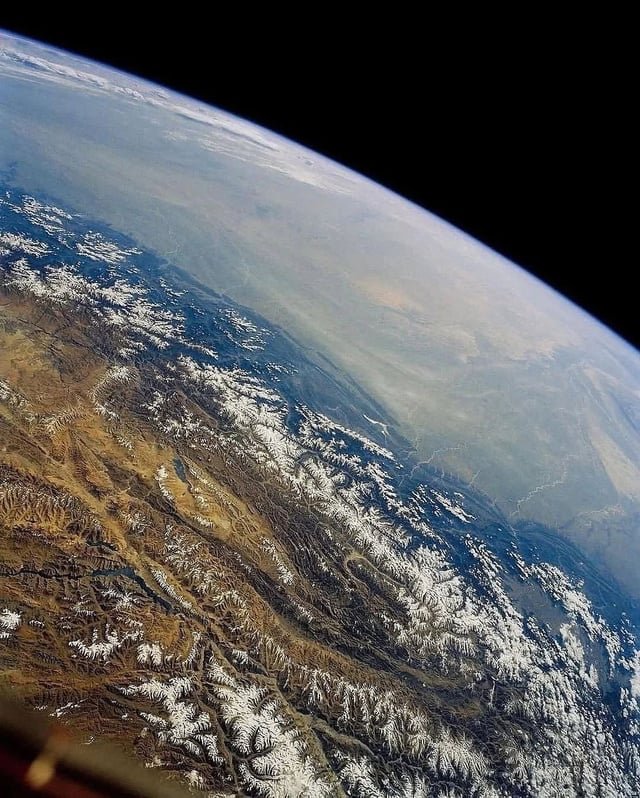 konstructivizm's tweet photo. NASA captures the Himalayas from the space https://t.co/ksQPUSWf0B