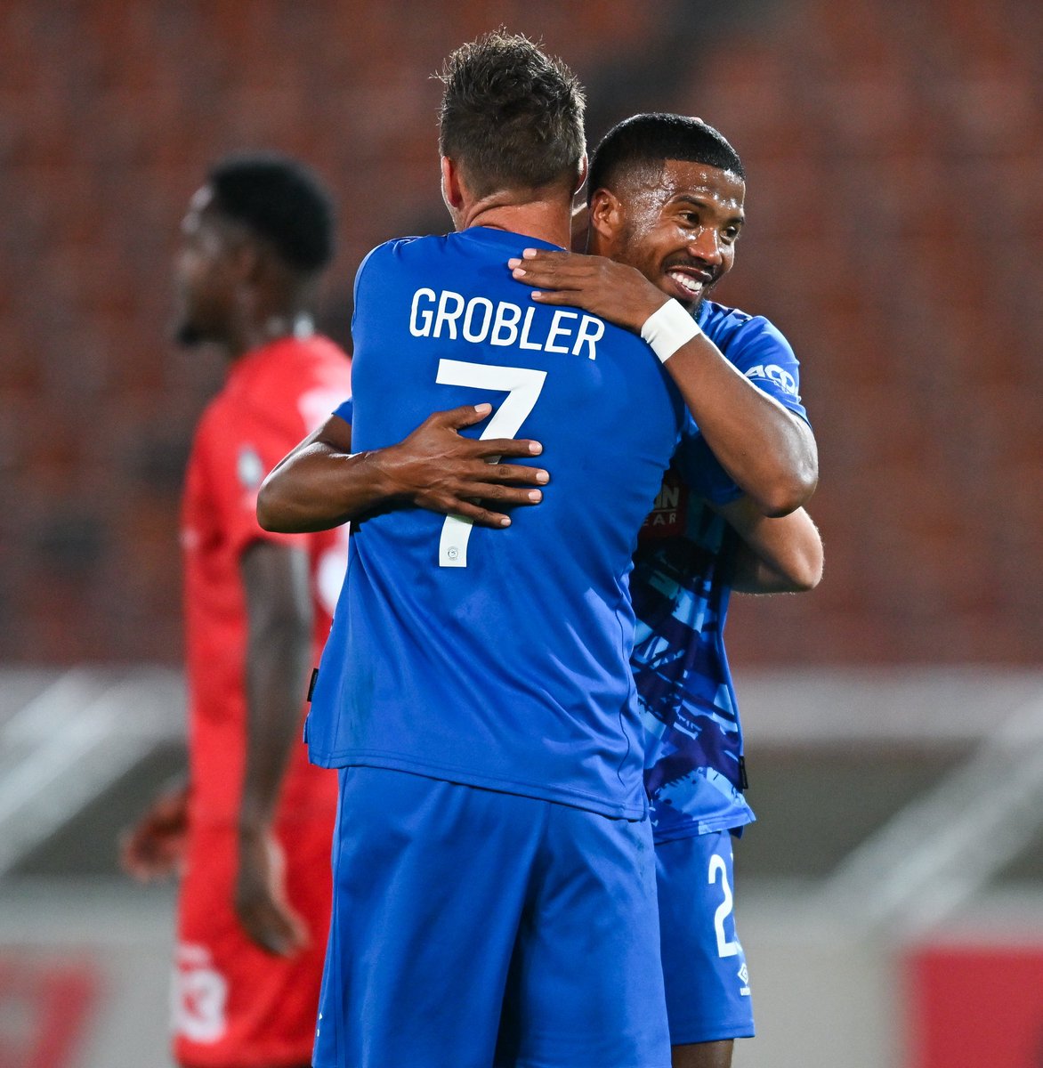 Lyle Lakay tweet media