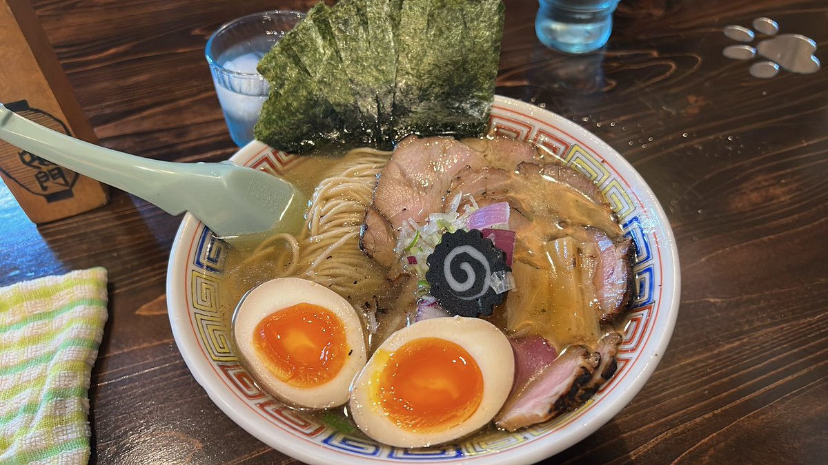 spicewielder09's tweet image. 美味しかったです。　#やんの休日　#チャーシュー麺塩海苔トッピング　#中華そば鳴門