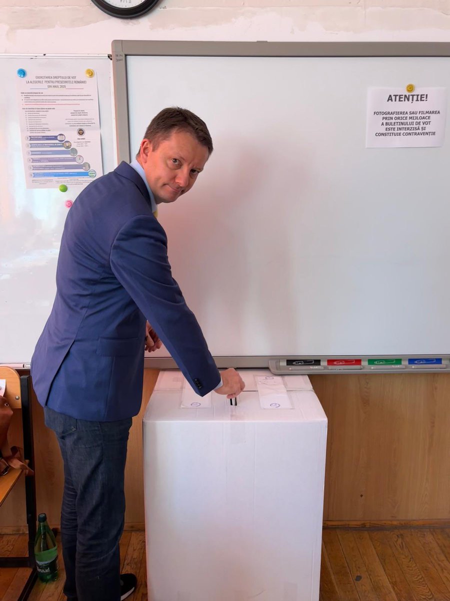 Romania votes.
I voted to secure the European future of Romania.

#Romania #romaniavotes #election #electionday