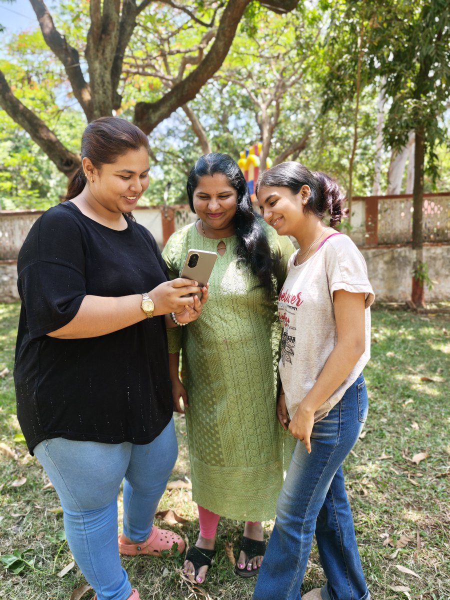 XFCBelagavi's tweet image. From first impressions to lasting connections – the #RedmiA5 &amp;amp; #RedmiWatchMove meet was a blast! Here's to more power in your hands and on your wrists.
@atytse  @mathursudhin @s_anuj @gautmeluv @sandeep9sarma @Huilgol @pixelwithme @XiaomiIndia