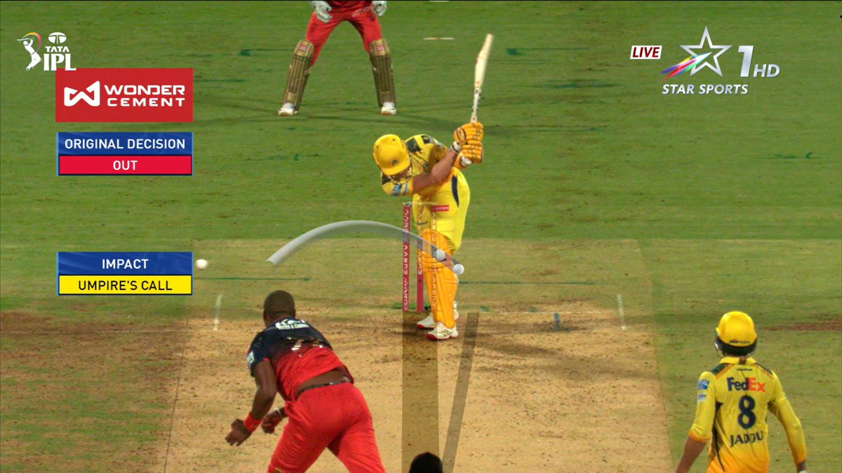 _Bruce__007's tweet image. – Nitin Menon stopped the four by his leg
– Even with naked eye Dewald Brevis was not out, ball was going towards 5th stump
– He couldn&apos;t see the no ball when Shivam Dubey was playing 
– Didn&apos;t let Jadeja talk about DRS

RCB literally bought Menon yesterday 
#CSKvsRCB #nitinmenon