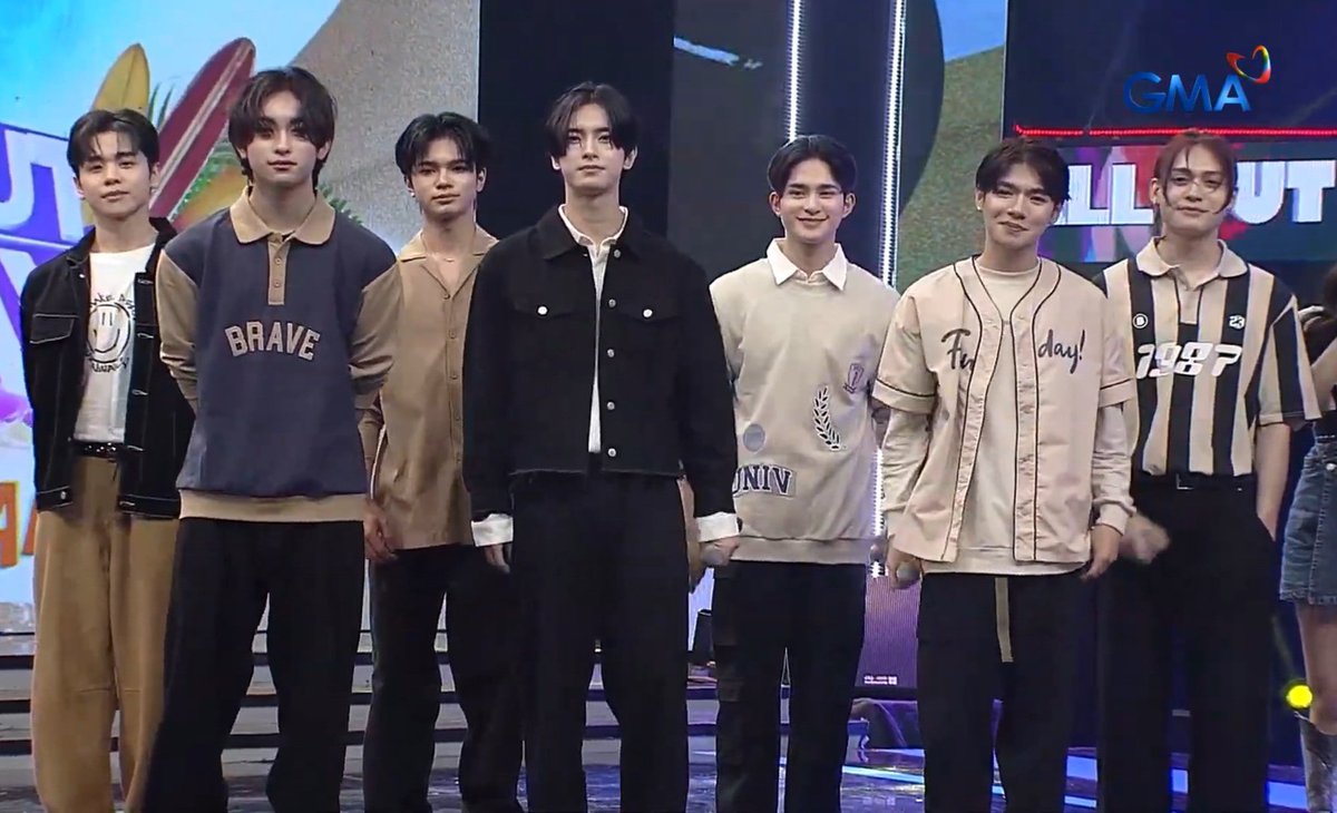 Grabe ang popogi ng Hori7on! Parang mga buhay na mannequin.😍😍😍

HORI7ON AyOS KaSummer  

#HORI7ONxPPOPSummerFest
#AOSPpopSummerfest 
#HORI7ON #호라이즌  
<a href="/HORI7ONofficial/">HORI7ONofficial</a>