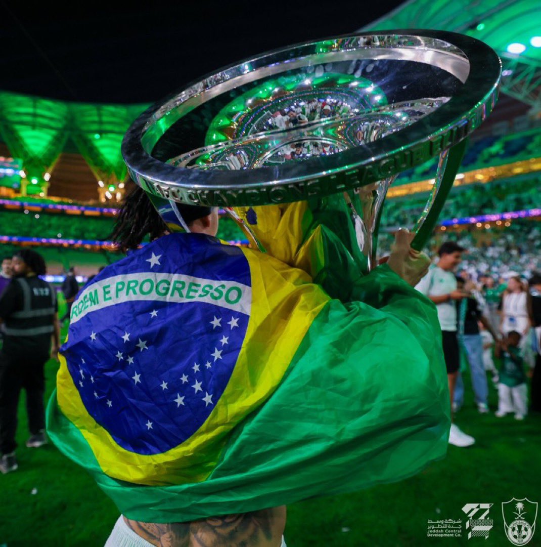 ALNASRI2026's tweet photo. الف مبروك لملكنا سلمان وولي عهده وعراب الرؤيه الأمير محمد بن سلمان ومبروك للجمهور العاشق الي صبر كثير ونال جمهور الاهلي مبروك للوطن جميعا الاهلي بطل من الباب الكبير وما يعرف غير المنصات الكبيره سجل يا تاريخ يوم السبت 03-05-2025 #الاهلي_بطل_النخبه_الاسيويه 💚🤍 https://t.co/n69bQonXc9