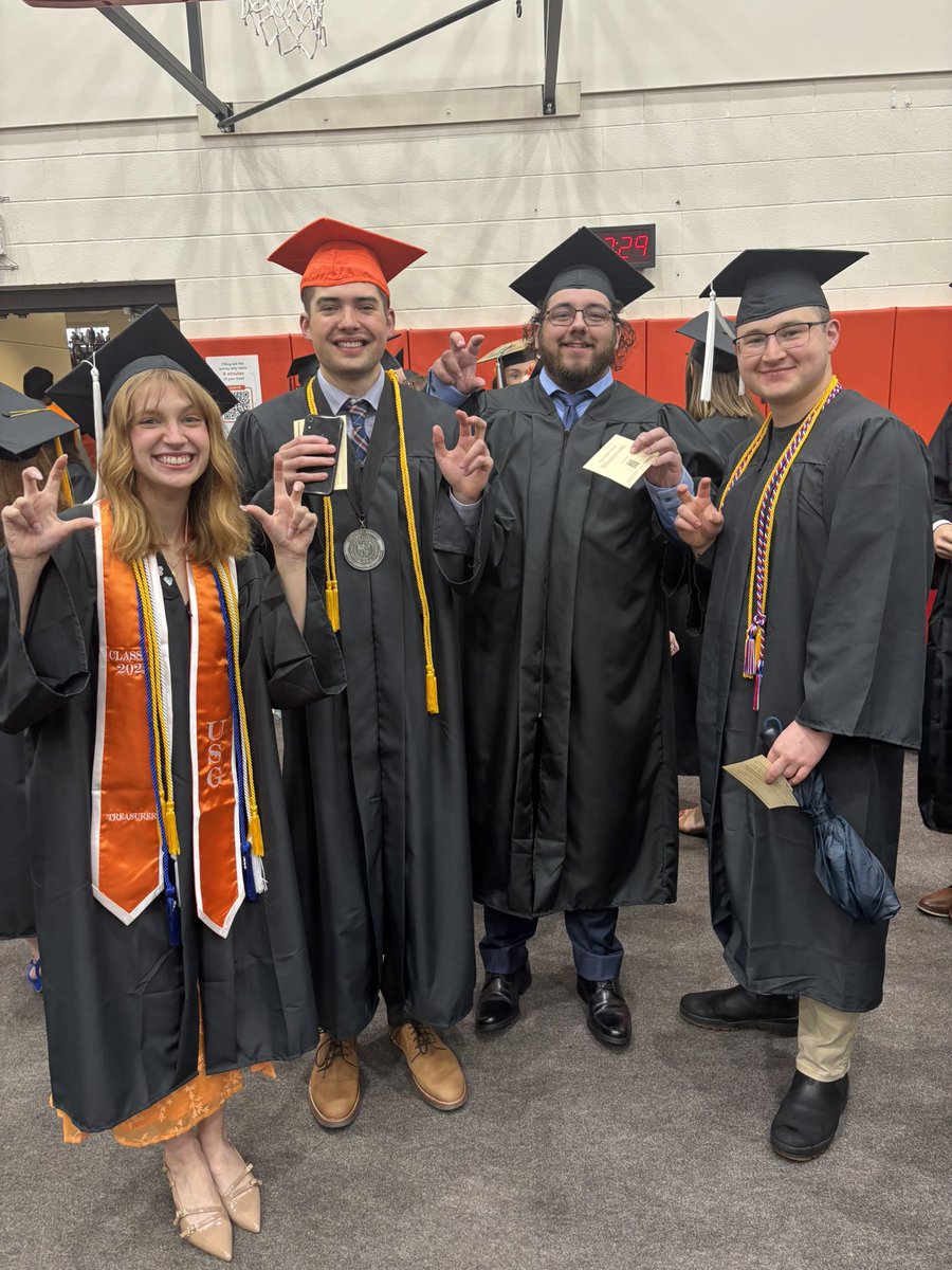 dylan (@apollogravii) on Twitter photo Talons Up BGSU Talons Up BGSU