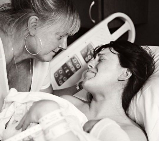 Comprendí que nadie me querrá como mi madre cuando al dar a luz a mi primer hijo todos querían ver al bebé y ella a mí.

#FelizDiaDeLaMadre 🩷