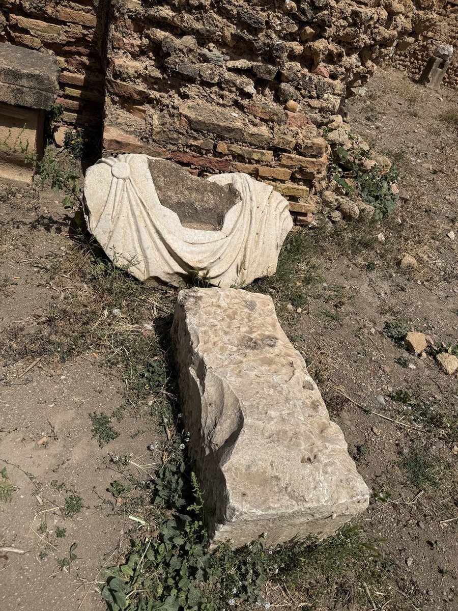 ElizabethAubin's tweet photo. Amazing Roman ruins in #Cherchell, 🌍or Iol (ee-ol) as it was referred to in Roman times. ❤️🇩🇿 https://t.co/IyXWVJhRIp