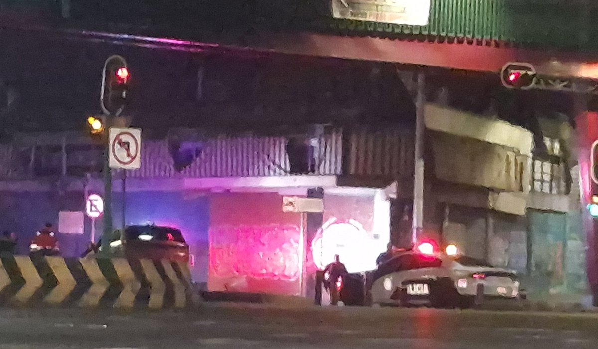 #CDMX 🔴 | Ayer en la madrugada se registró el choque de una camioneta en Eje 2 Norte Eulalia Guzmán y Avenida Insurgentes Norte, Colonia Atlampa en <a href="/AlcCuauhtemocMx/">Alcaldía Cuauhtémoc</a>. ⚠️

🤳 <a href="/IroniaLD/">IroniaLD</a> | #87Punto3 📻🚩