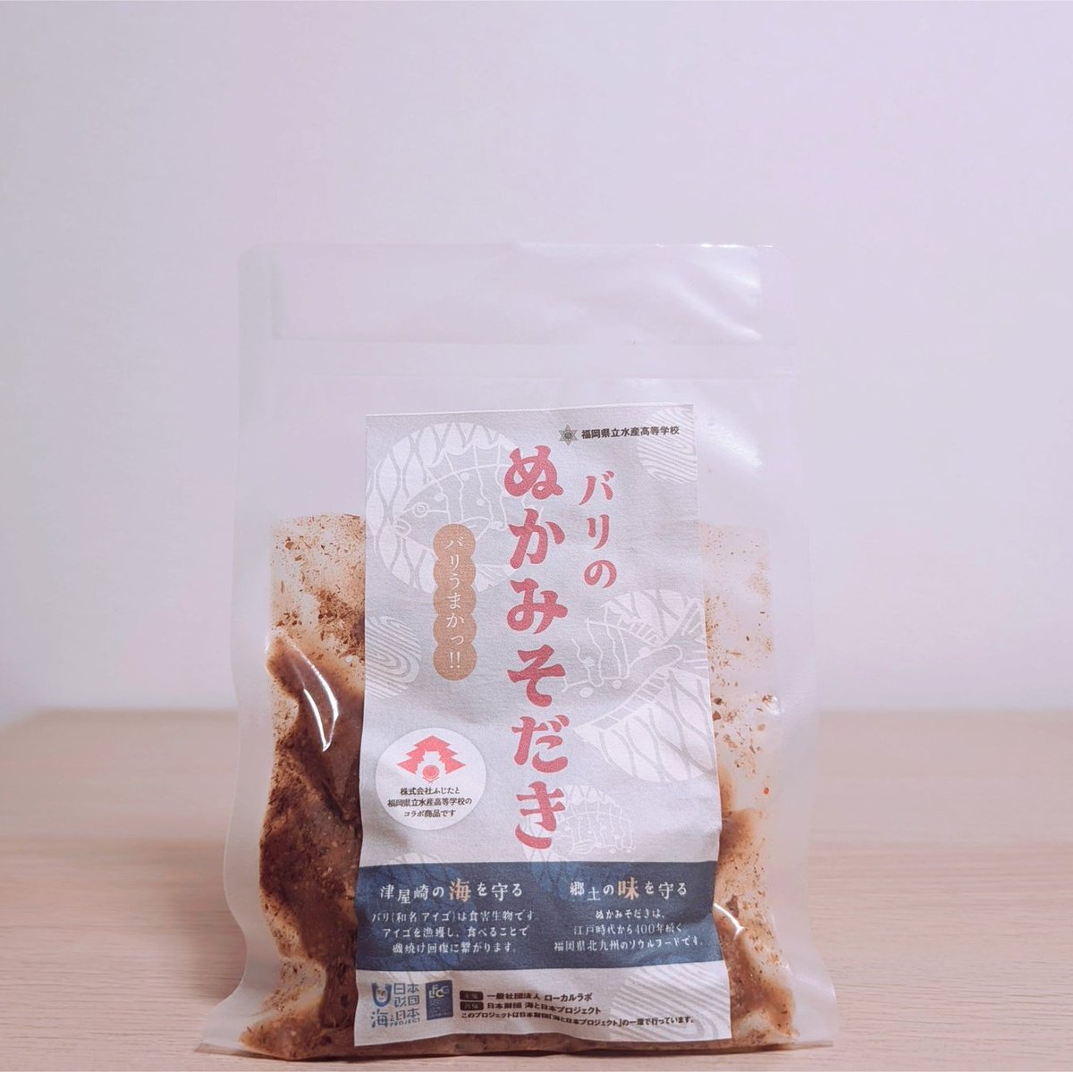 LOCALFISHCAN's tweet photo. 🥫バリのぬかみそだき
北九州の郷土料理「ぬか味噌炊き」が毒トゲ・強い臭いのある磯焼け原因の「アイゴ」を美味しくしました。ぬか床でじっくり煮込む伝統技法で骨までホロホロに柔らかくします。冷凍された課題魚を使うことができるのも評価ポイント◎ https://t.co/EgeSsyT7iy