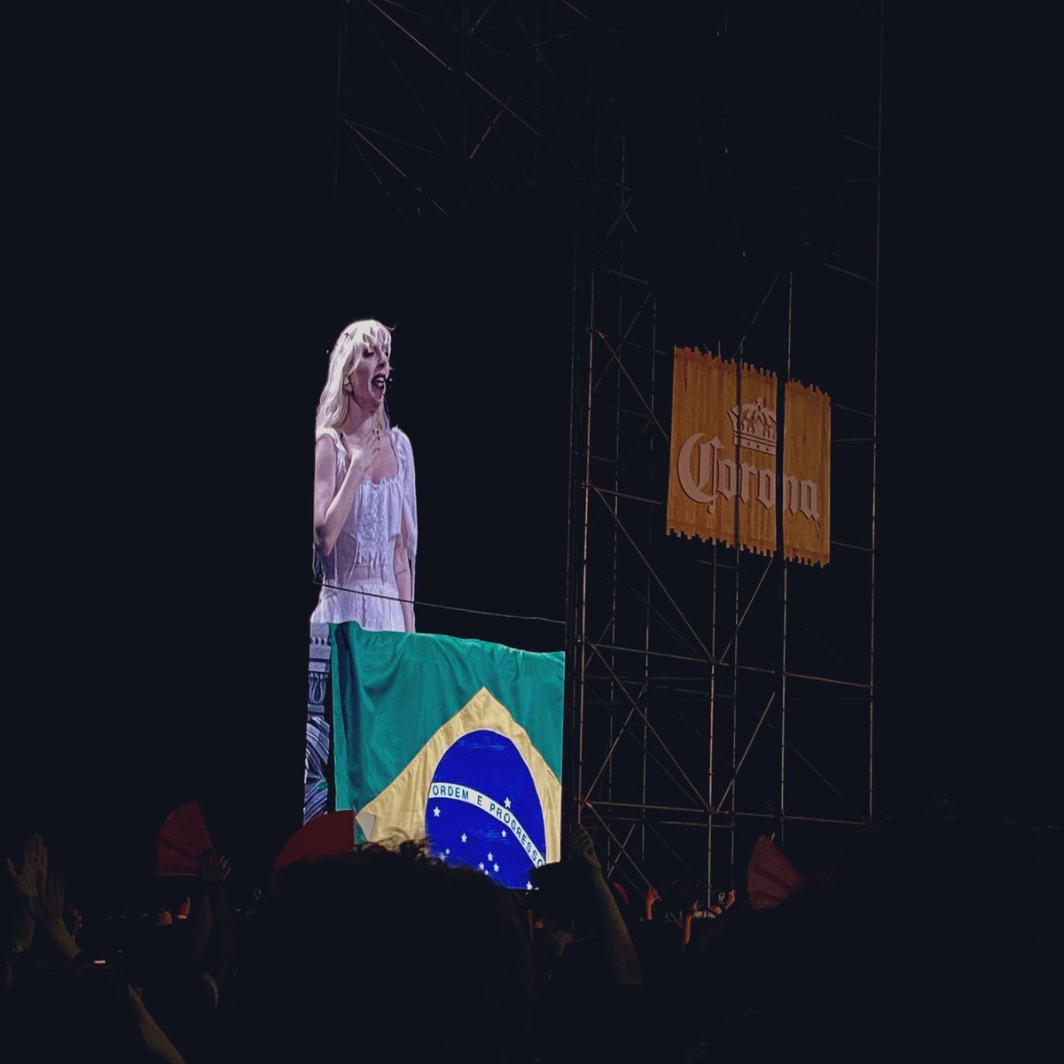 patrickobrito's tweet image. LADY GAGA, O BRASIL TE AMA (e eu também) 💚