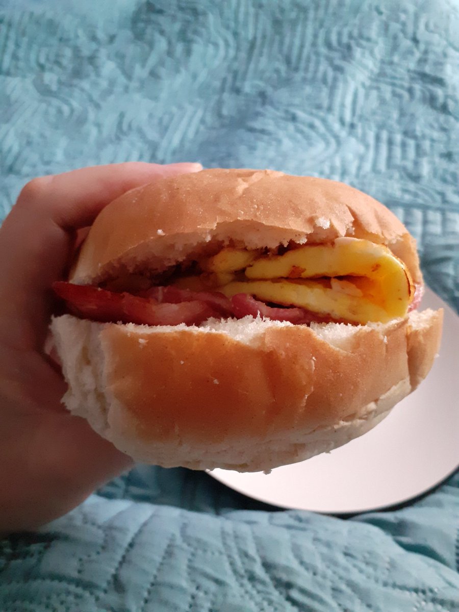Keef_B_1's tweet photo. #Breakfast in bed. That bag with Colombia written on is #coffee by way.☕
#breakfastisserved #BreakfastTalk #breakfasting #breakfastclub #breakfastofchampions #CoffeeTalk #CoffeeTime #coffeehouse #CoffeeLover #SundayMorning #sundayvibes #SundayService #KeepSundaySpecial
🙏❤✌ https://t.co/Wf4t5B6LbJ