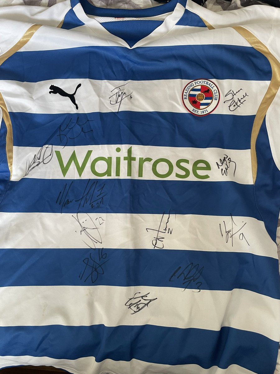 DanSnow1708's tweet image. Reading signed shirt for sale with Steve Coppell signature and more @STARReading @james_e1871 #readingfc