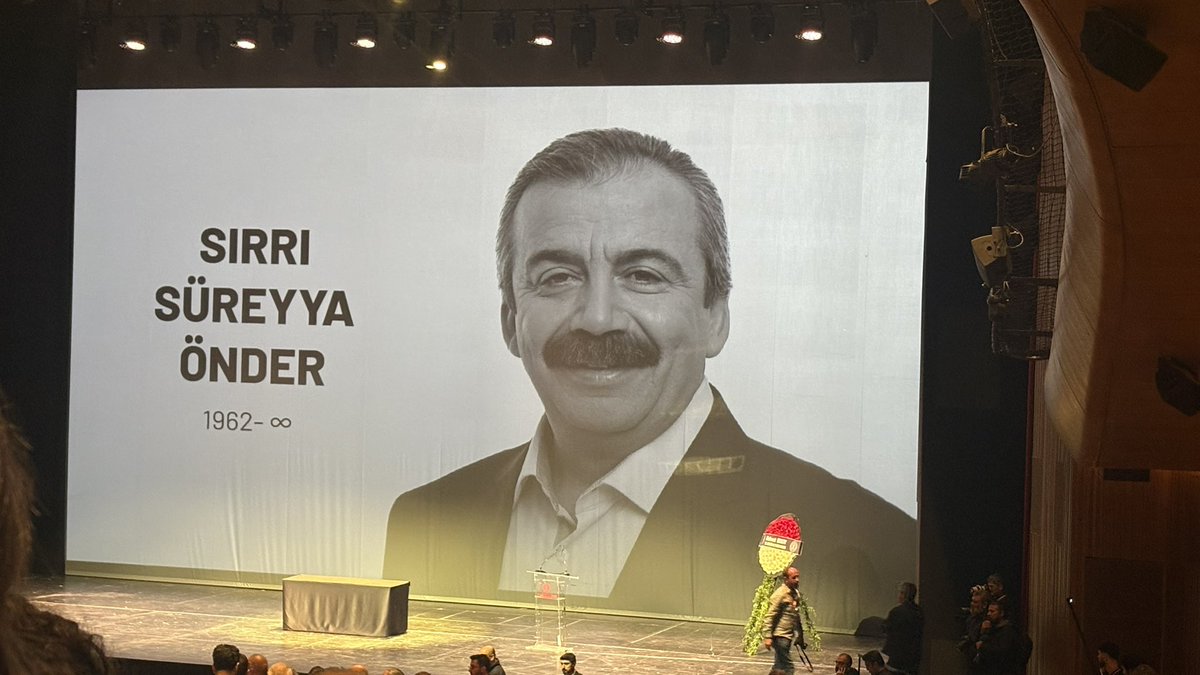 #SırrıSüreyyaÖnder e veda 

Barış,kardeşlik ve  ortak yaşam için verdiğin o büyük mücadelenle hatırlayacağız seni. 

Allah rahmet eylesin..