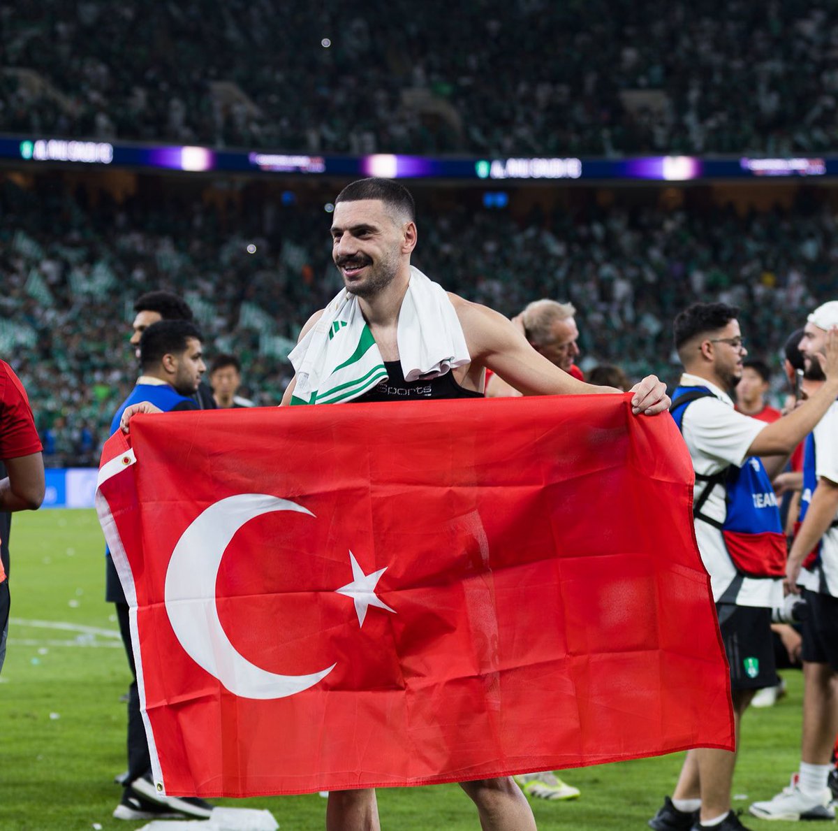 🇹🇷🏆 Asya Şampiyonlar Ligi’ni kazanan ilk Türk futbolcu olan hemşehrimiz Merih Demiral’ı yürekten tebrik ediyorum. 

Gurur duyuyoruz! 👏