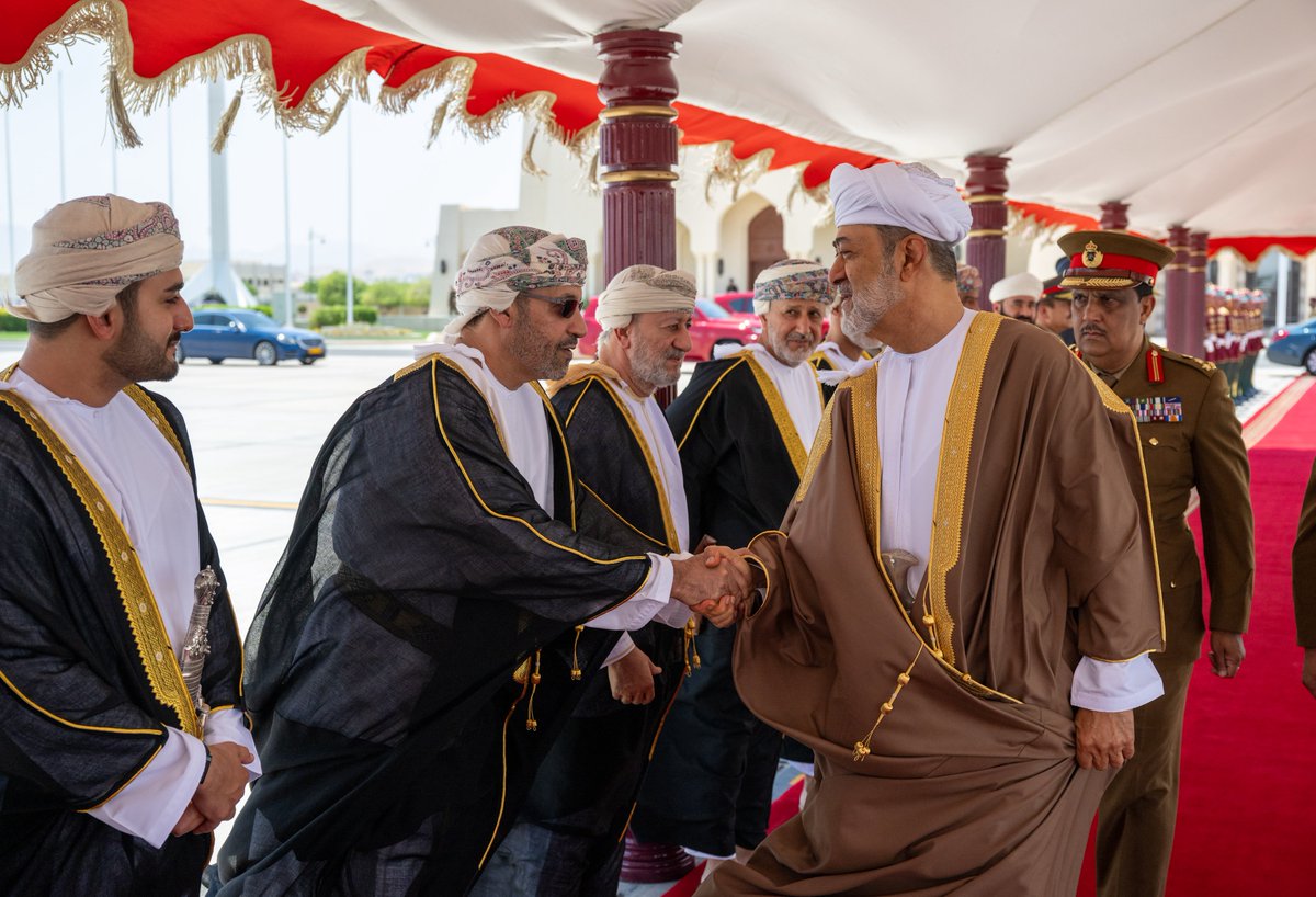 RoyalOmanFamily's tweet photo. #عــــــــــاجل

مشمولاً بحفظ الله وتوفيقه، جلالة السُّلطان المعظم /حفظهُ اللهُ ورعاهُ/ يغادر البلاد متوجّهًا إلى #الجمهورية_الجزائرية_الديمقراطية_الشعبية في زيارة (دولة) تستغرق يومين، يلتقي خلالها بأخيه فخامة رئيس الجمهورية الجزائرية الديمقراطية الشعبية. https://t.co/PrbhvHZBSd