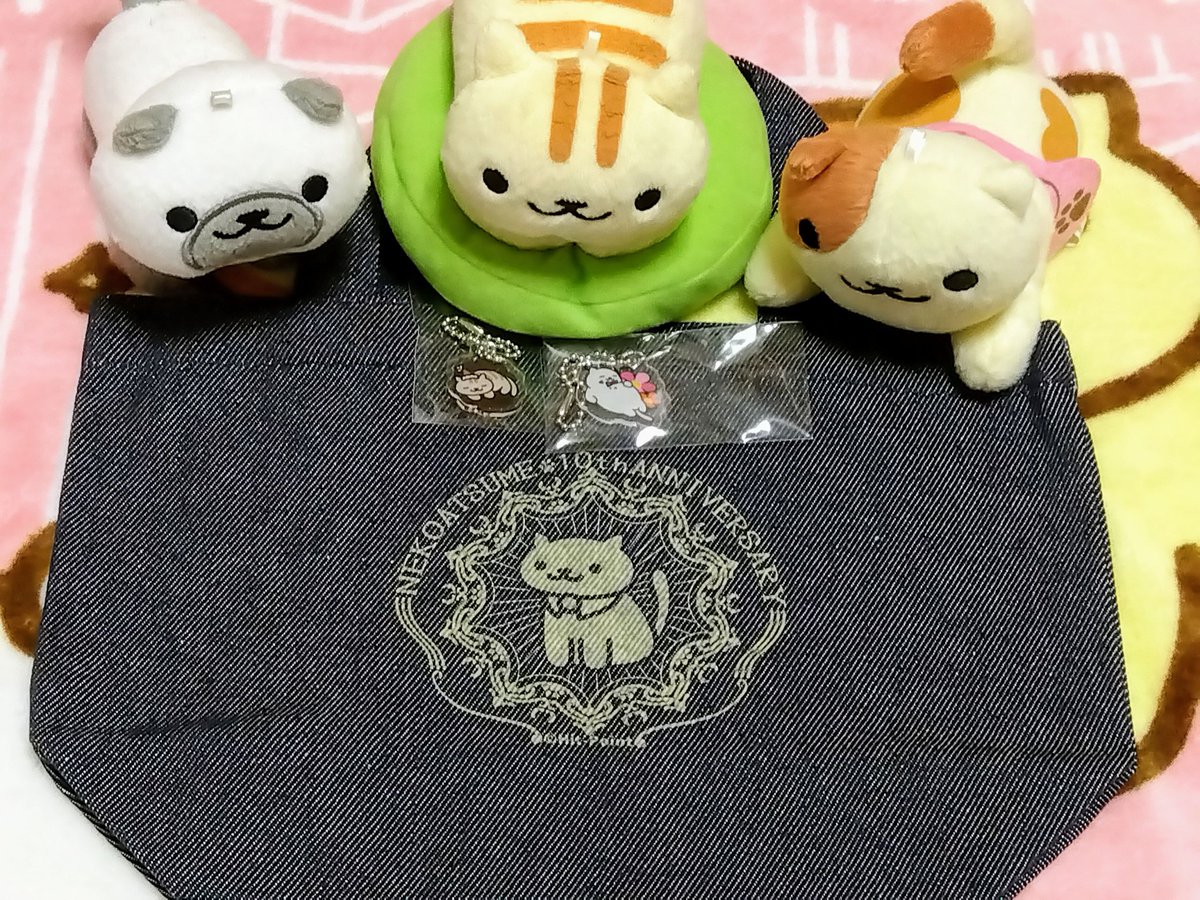 #ねこあつめ２
 #ローソン
皆様今日も本当にお疲れ様でございます
本日は仕事がお休みでございましたので
大好きな猫ちゃん達と一緒にお出かけを
楽しんで大好きな猫ちゃんグッズと
大好きな美味しい食べ物を買いました
沢山のご反応を誠に感謝を致します皆様
落ち着いたら必ず喜んでご反応致します