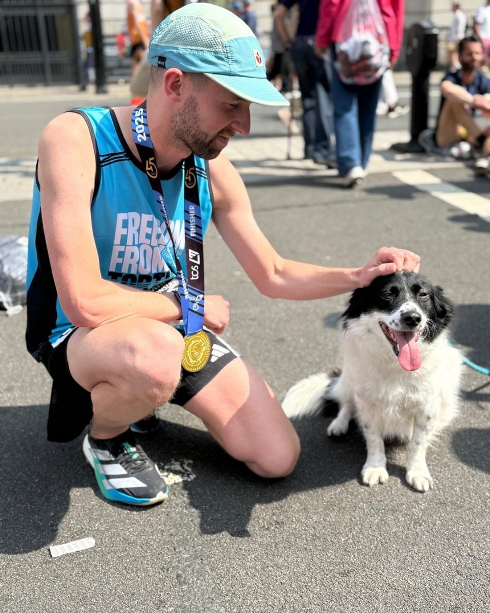FreefromTorture's tweet image. One week ago, Team FFT whizzed round the London Marathon - we hope they've been resting their legs since then😅
Together they raised a whopping £14k! This incredible amount will provide torture survivors with counselling, group therapy and support in the hostile asylum system💙