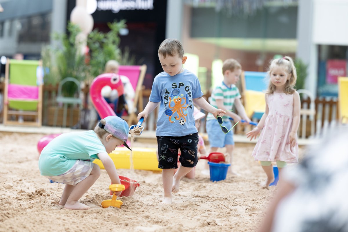 Join us at Flamingo Beach this summer! 🦩🏖️

We are looking for two interns to join us from 18 June - 24 August.

25 hours per week | Real Living Wage - £12.60/ hour

Download job information pack and apply now 👉 glasgowchildrenshospitalcharity.org/job-vacancy-su…