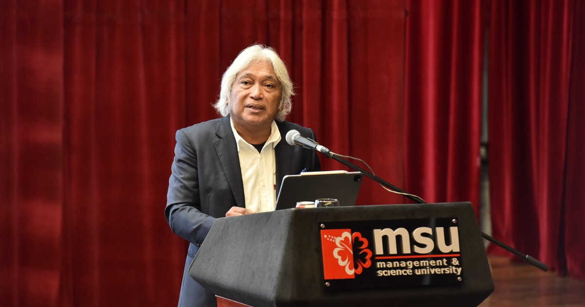 Bekas Gabenor Bank Negara, Tan Sri Muhammad Ibrahim berkata gaji graduan sepatutnya berada sekitar RM7,000-RM8,000 jika mengambil kira kadar inflasi tahunan 5%

Jelasnya kepada Sinar Harian, kuasa beli rakyat merosot diantara tiga hingga empat kali ganda berbanding tahun 80-an