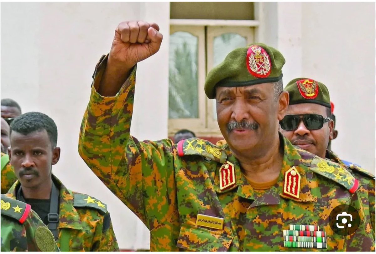 Maha_eltelb's tweet image. مصادر عسكرية لـ "الشرق" رئيس مجلس السيادة وقائد الجيش الفريق أول عبد الفتاح البرهان يزور مطار بورتسودان بعد ساعات من استهدافه بمسيرات تتبع للدعم السريع .