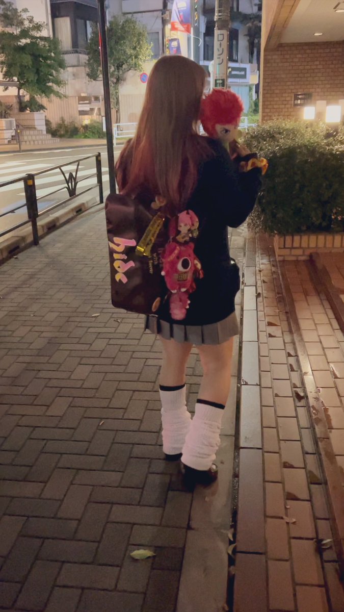 hide__doll's tweet photo. 2025.5.2
私の参戦服のテーマは子ギャル！
ライブでも子ギャルが流れてほんとに嬉しかった！！
髪の毛巻いたのに豪雨で秒で取れちゃったのが残念すぎたからまた次のライブでも子ギャルちゃんで参戦しようかな！
会場で絶滅危惧種だ！と言われました😂

#hideMemorialDay2025 https://t.co/OgVhCSnrKK