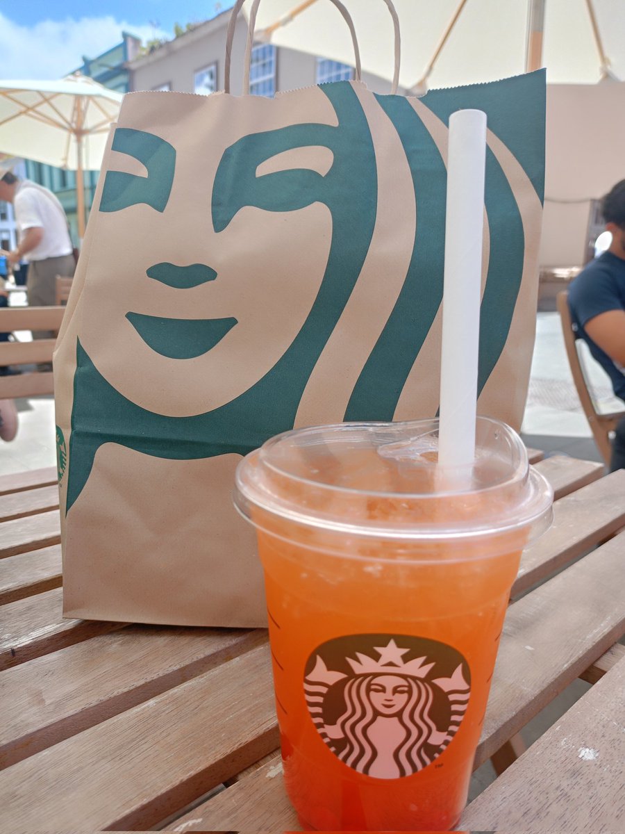 Anerol77_'s tweet photo. Demasiado bueno. Aprovechando las ventajas de ser miembro de #starbucksreward @starbucks_es . https://t.co/qDhzHftuFM