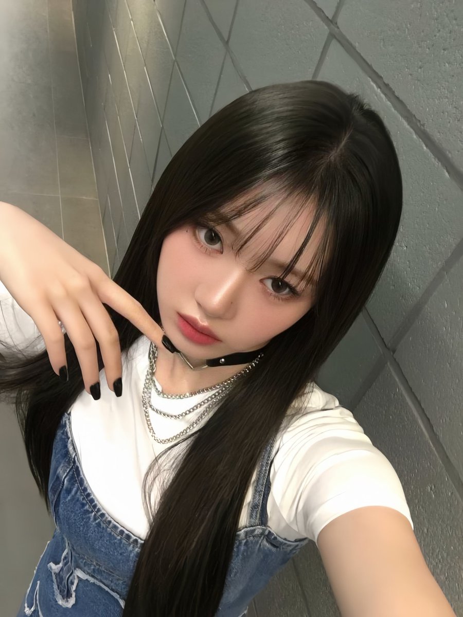 New selca pic of #RORA from one of baemon PC collection