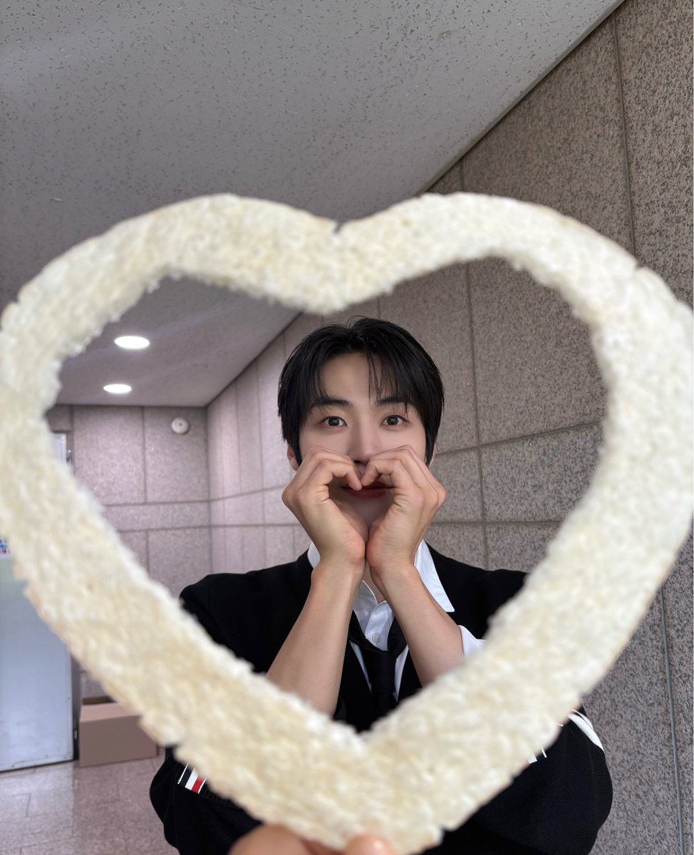 오늘 미모 진짜 무슨일이냐고 백억번 말햇어..
♥....

250504 #승협프롬
