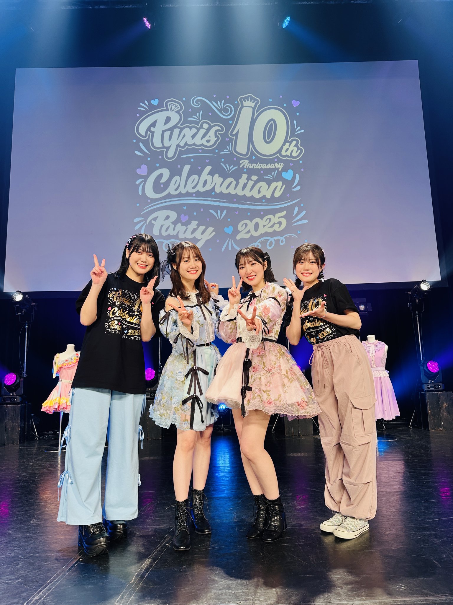 美品 Pyxis 伊藤美来 豊田萌絵 3rd Anniversary スタジャン Amazon.co.jp: Pyxis（伊藤美来・豊田萌絵）タペストリー