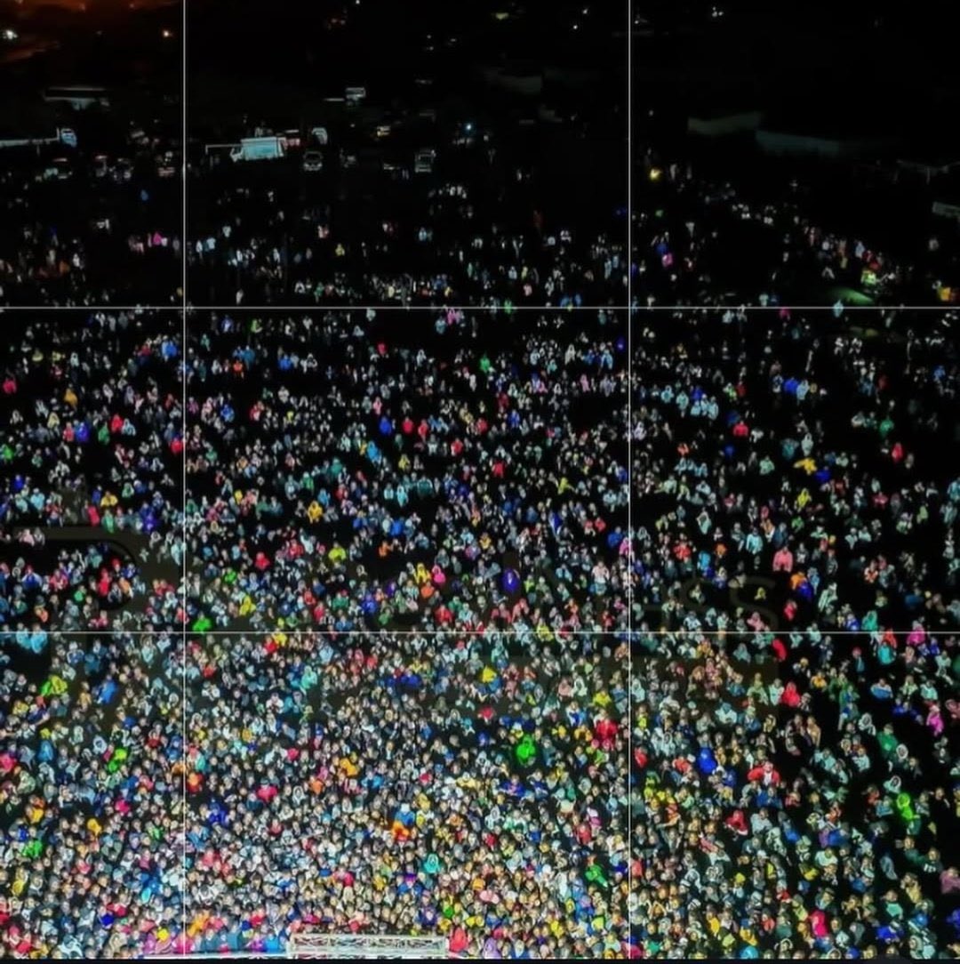 Congratulations to <a href="/jahprayzah/">Jah Prayzah</a> on the album launch… 

On a side note, why are some folks angry on behalf of Winky D after Jah Prayzah’s album launch?

They sing completely different genres, there is nothing much to compare.

Even if there is, why so much anger over music? Folks,