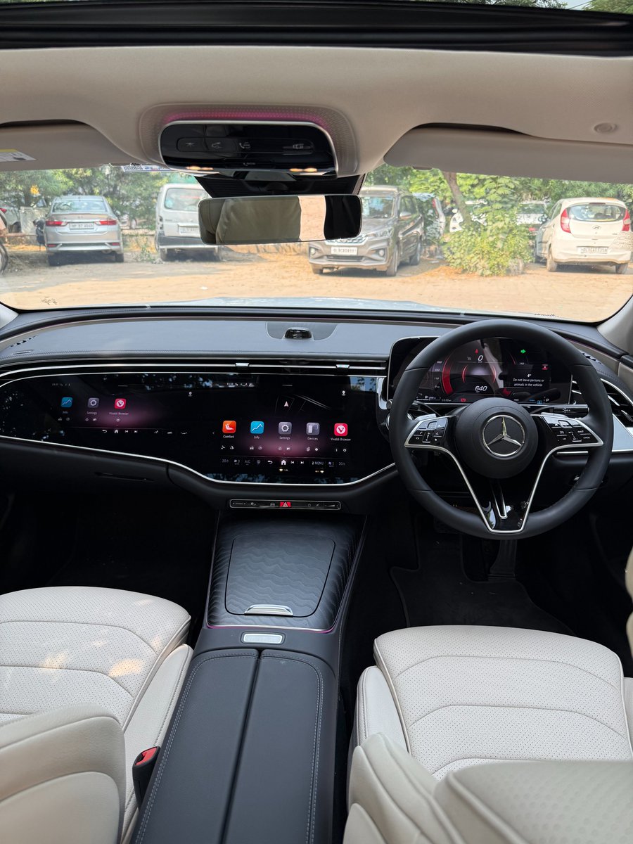 NamasteCar's tweet image. #MercedesBenz #EClass E 200 LWB 2024 review. @MercedesBenz 

Video: youtube.com/watch?v=MoFZhj…