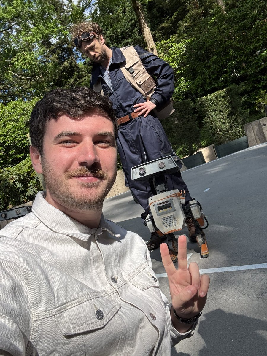 J’ai rencontré les droïdes BDX !! 🥹
Vraiment trop heureux de pouvoir célébrer May the 4th à Disneyland Paris !