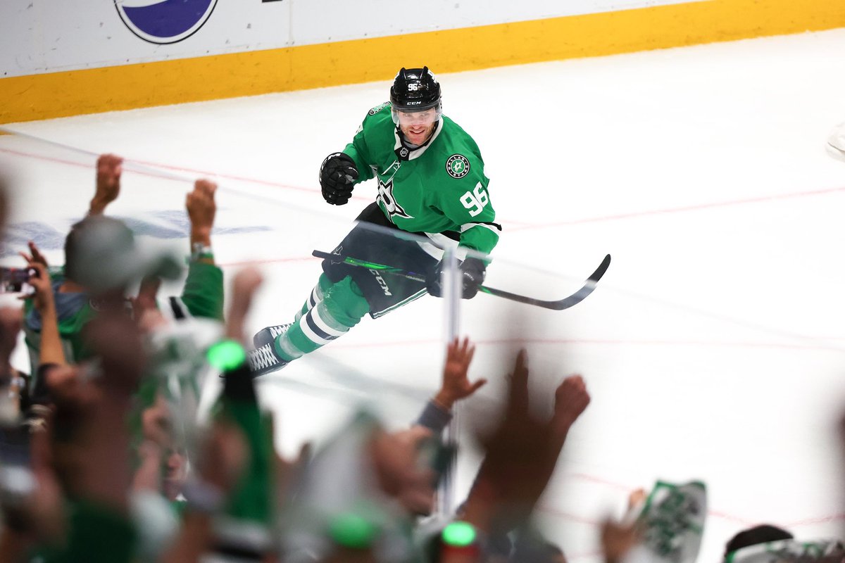 BR_OpenIce's tweet photo. ▪️1st player in NHL history with a 3rd period, Game 7 hat trick
▪️1st player in NHL history with back-to-back games with 4-point periods
▪️Leads the playoffs with 12 points 
▪️Did it all against his former team from where he was traded mid season

Can’t get over Mikko Rantanen ⭐️ https://t.co/CtbgkgvEhV